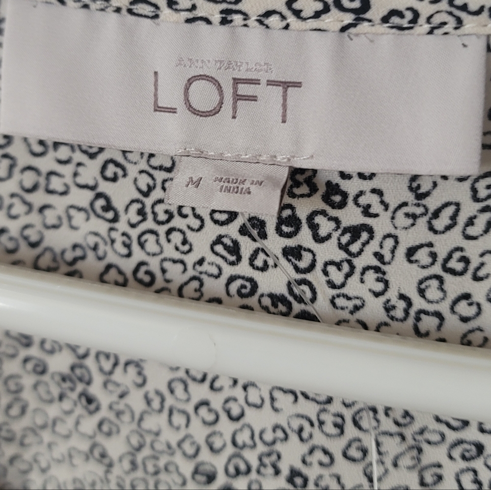 LOFT Patterned Blouse w. Ruffle Sleeves, Size M - Picture 6 of 9